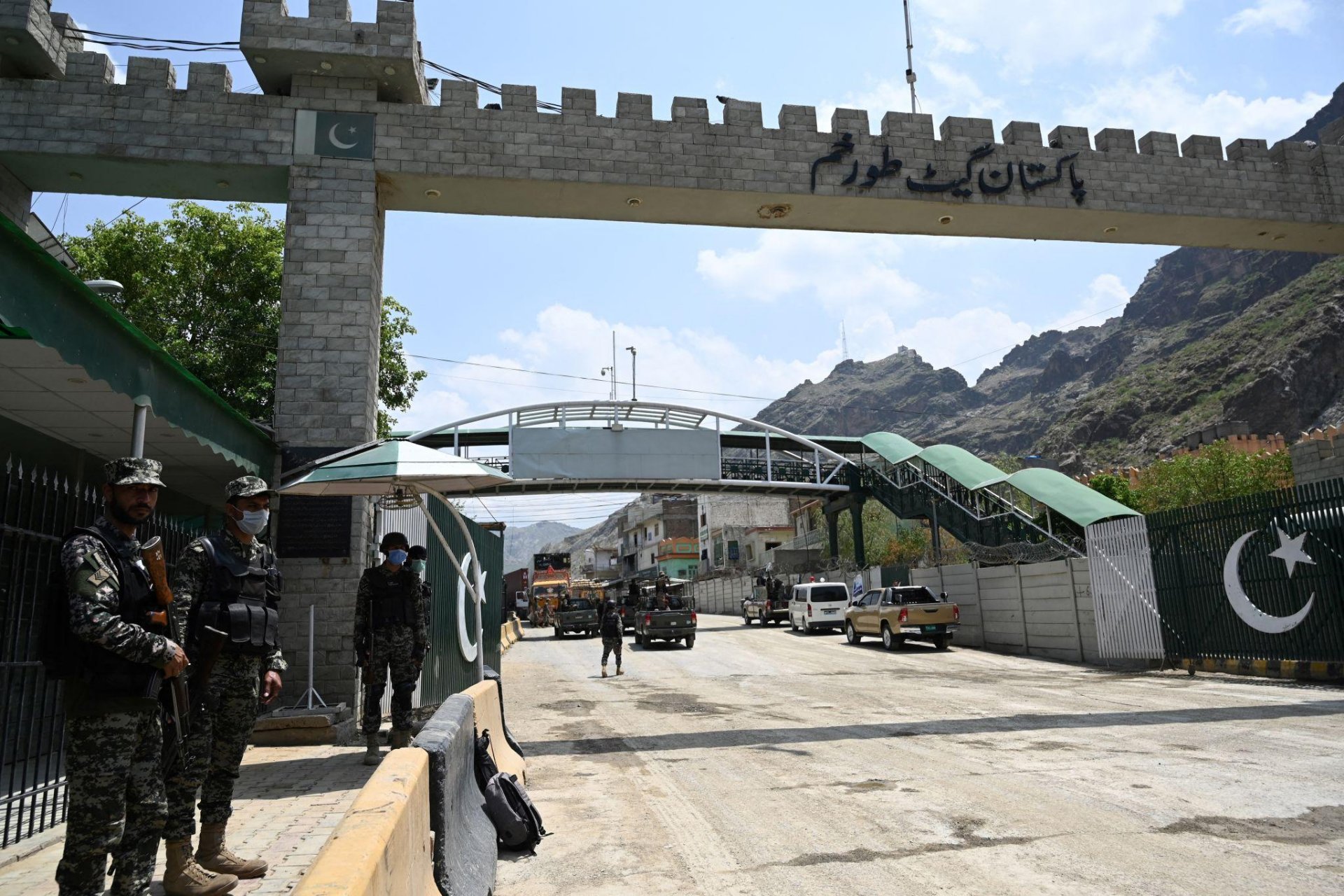 کاهش تجارت افغانستان و پاکستان به بیش از یکچهارم؛ بستهماندن مرزها اقتصاد دو کشور را تحت فشار قرار داد