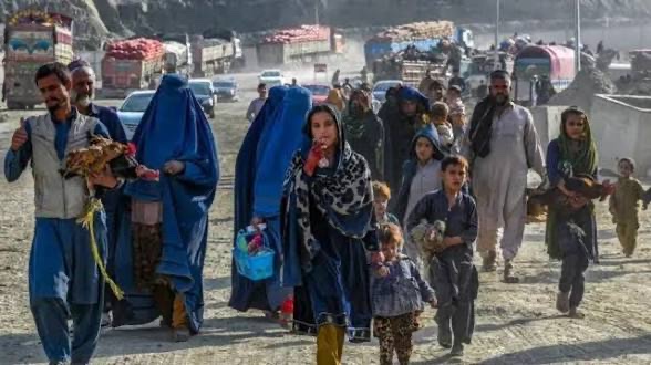 بازگشت نزدیک به ۱۰۰ هزار نفر از ایران و پاکستان به افغانستان در دو هفته