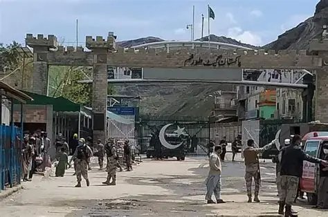 تنشهای افغانستان و پاکستان ادامه دارد؛ تجارت دو کشور بهشدت کاهش یافته است